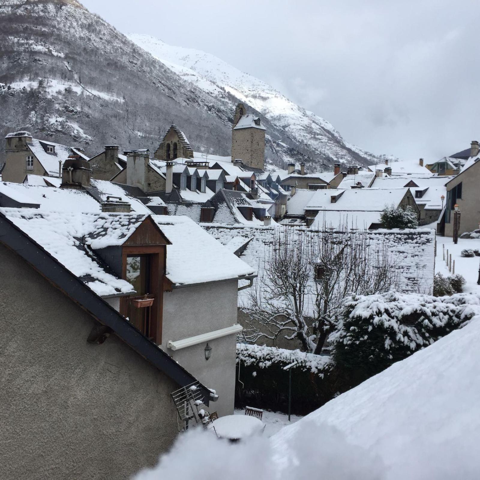 La Petite Maison Des Montagnes Luz-Saint-Sauveur Buitenkant foto
